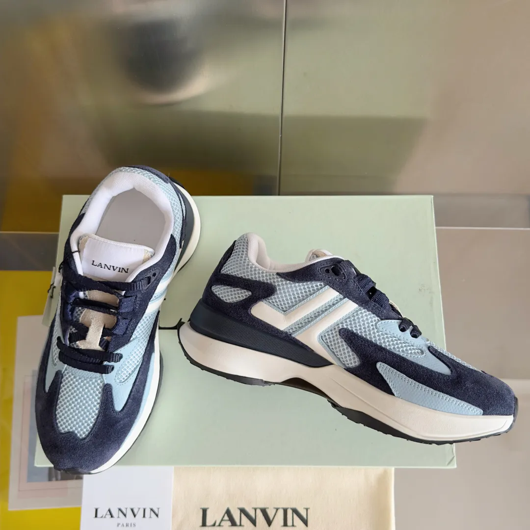 Top version: Couple model 290 Lanvin Lanvin's latest Jla series Couple model Mesh Thick sole Casual sports shoes Running shoes Original purchase, development and production This men's and women's sports shoes are light and comfortable, and the mesh design makes the uppers lighter. They are not afraid of stuffy feet, and the shoes look fashionable when paired with skirts and trousers. The upper is decorated with LANVIN's classic •J logo. The curved lines pay tribute to the circular element of the LANVIN logo, showing the brand's ingenuity. This shoe combines sports, fashion and craftsmanship. The delivery counter has exquisite packaging 🛍📦 ▪️ Fabric: Original customized mesh + cowhide ▪️ Lining: Original imported breathable mesh ▪️ Sole: Exclusive molded foam + TPU material ▪️ Bottom thickness: 4CM ▪️ Size: Women's 35-41 / Men's 39-45